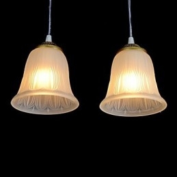 Bronshängsmycke Fyra Ljusmönster Glasskärm European Retro Classic