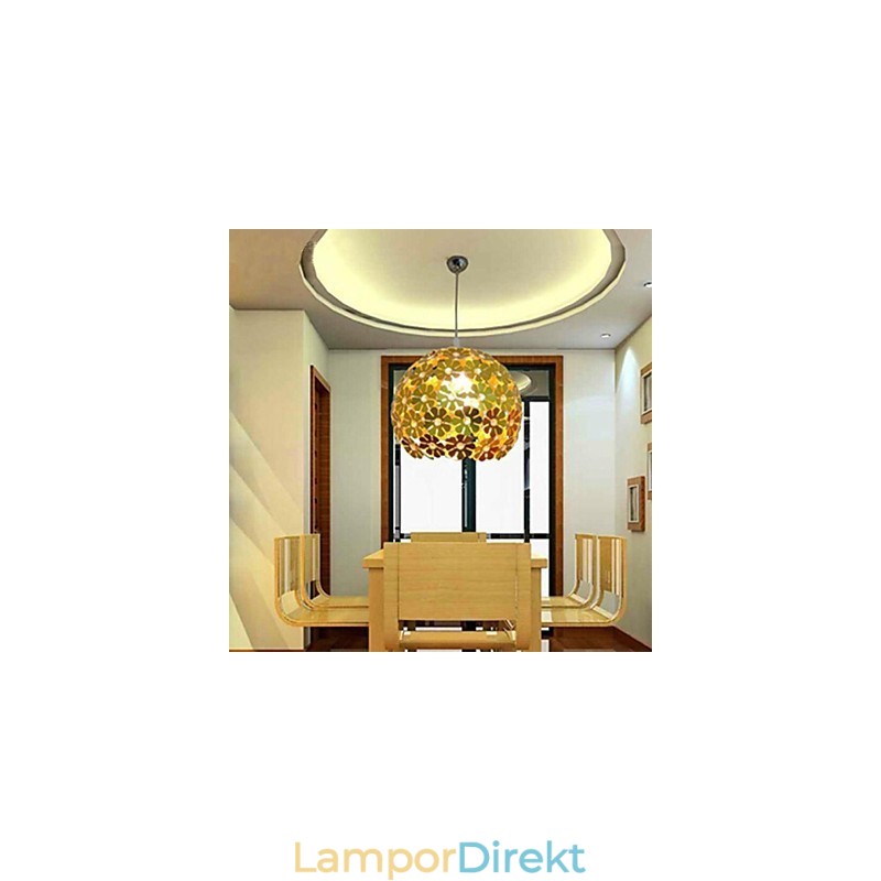 Modern Och Modern Kristallkrona I Ministil I Guldmetall