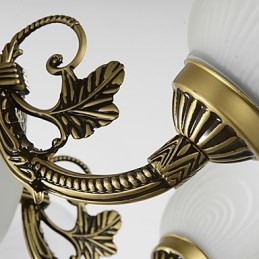 Traditionell Klassisk Målningsfunktion För Metallkrona I Ministil