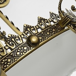 Traditionell Klassisk Målningsfunktion För Metallkrona I Ministil