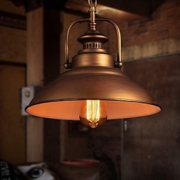Retro Taklampa Med Metallparaplyskärm I Gammal Fabriksstil