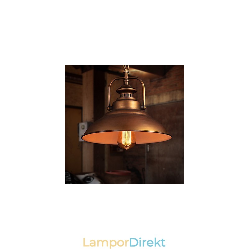 Retro Taklampa Med Metallparaplyskärm I Gammal Fabriksstil