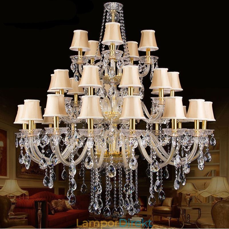 Europeisk Kristallkrona Med 32 Lampor I Tak