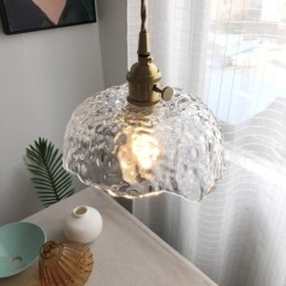 Oregelbunden Taklampa I Mässingsglas Hammarglastaklampa