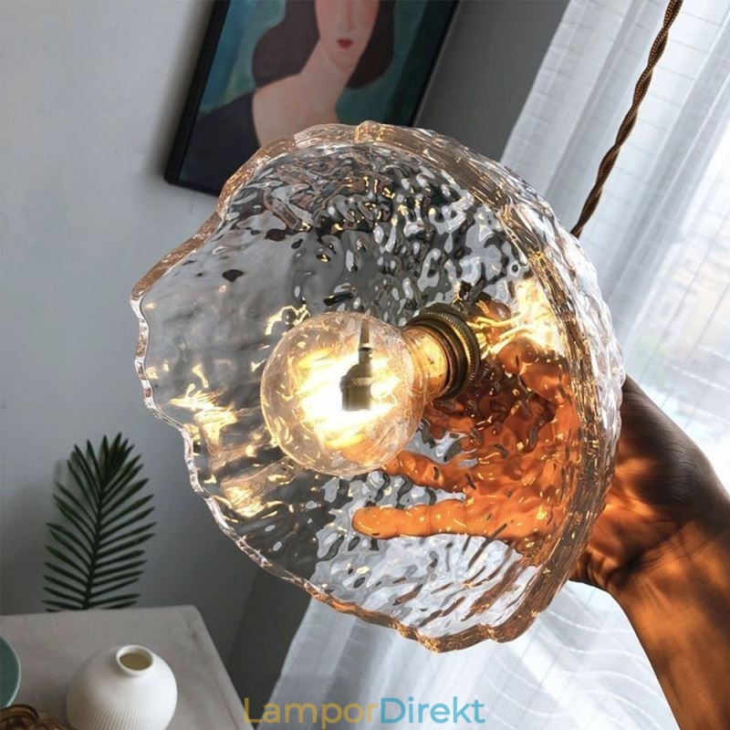 Oregelbunden Taklampa I Mässingsglas Hammarglastaklampa