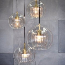 Modern Hängande Lampa I Glas Med Ett Huvud