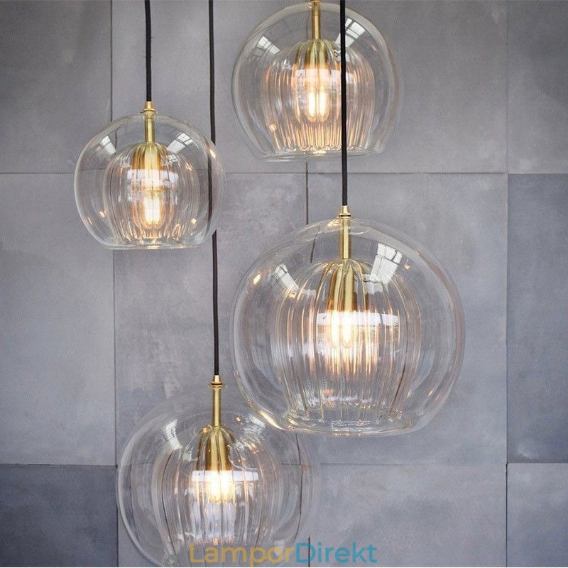 Modern Hängande Lampa I Glas Med Ett Huvud