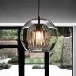Modern Hängande Lampa I Glas Med Ett Huvud