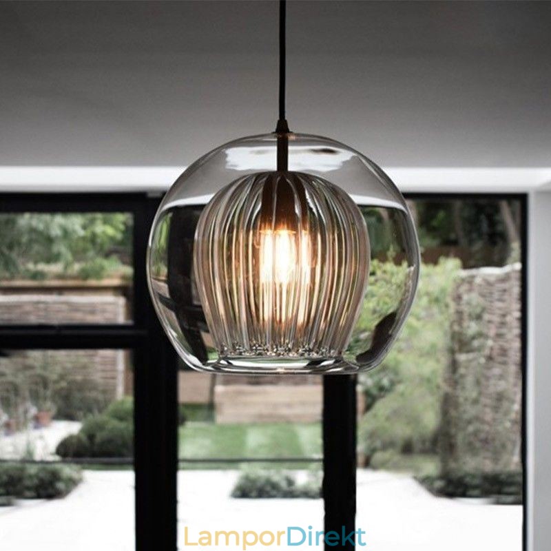 Modern Hängande Lampa I Glas Med Ett Huvud