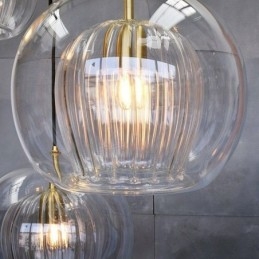 Modern Hängande Lampa I Glas Med Ett Huvud