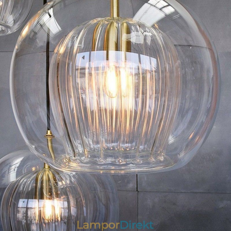 Modern Hängande Lampa I Glas Med Ett Huvud