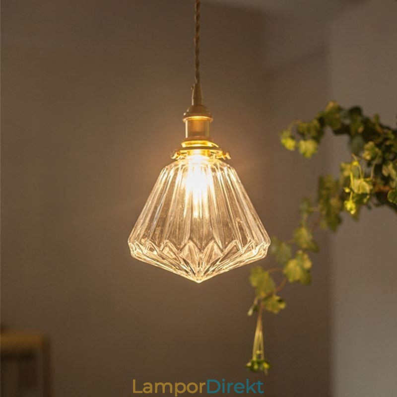 Pendellampa I Klar Diamant Med Ribbad Glas