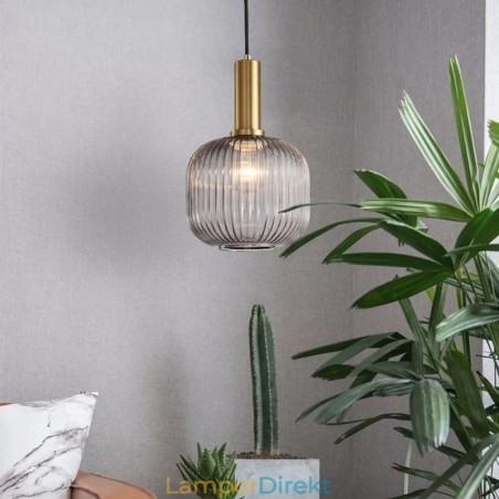 Räfflade Taklampa I Glas Med Mässingshållare Räfflade Taklampa I Glas Med Mässingshållare