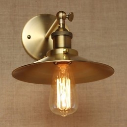 Minimalistisk Industriell Stil Villa Retro Koppar Dekorativa Paraplyer Framför Kyrkans Gångvägg