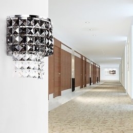Modern Vägglampa Med Tygskärm Metallplatta Kristalldekorstil