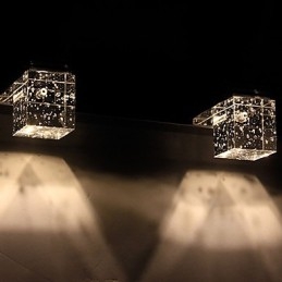 Modern Vägglampa Med Glasbubbla Cubic Shade Spegel Front Style