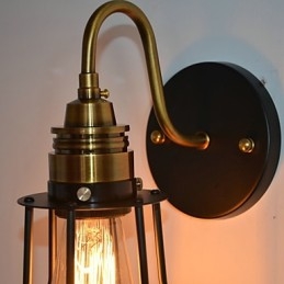 Minimalistisk Konstnärlig Vägglampa Med Svart Metallskelettskärm