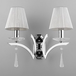 Elegant Vägglampa Med 2 Ljus Kristalldroppar Dekorerade