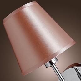Enkel Designad Vägglampa I Varmt Ljus