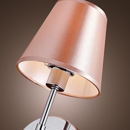 Enkel Designad Vägglampa I Varmt Ljus