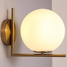 Samtida Och Kontrakterad Glasvägglampa Smidesjärn Individualitet