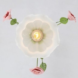 Alla Hjärtans Dag Trädgårdsblommor Och Växter Absorberar Kupolljus