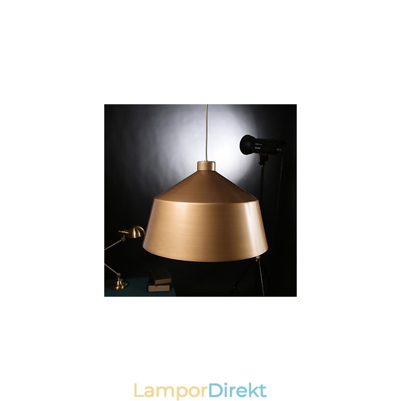 Retrodesign Kreativt Designtema Ljuskrona Ljuskrona Loft Ljuskrona I Amerikansk Industristil