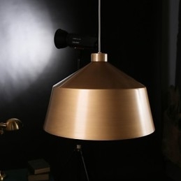 Retrodesign Kreativt Designtema Ljuskrona Ljuskrona Loft Ljuskrona I Amerikansk Industristil