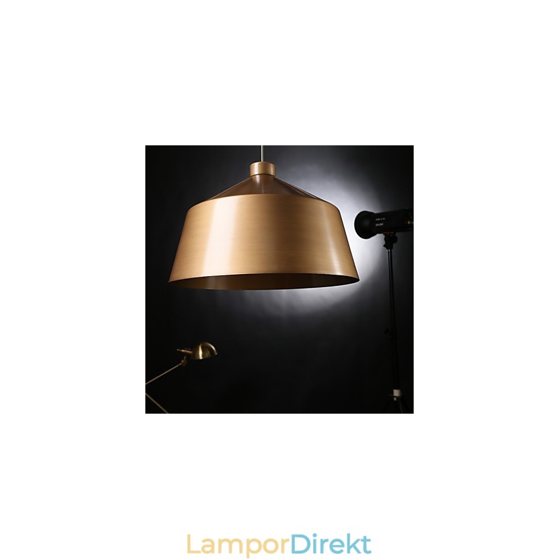 Retrodesign Kreativt Designtema Ljuskrona Ljuskrona Loft Ljuskrona I Amerikansk Industristil